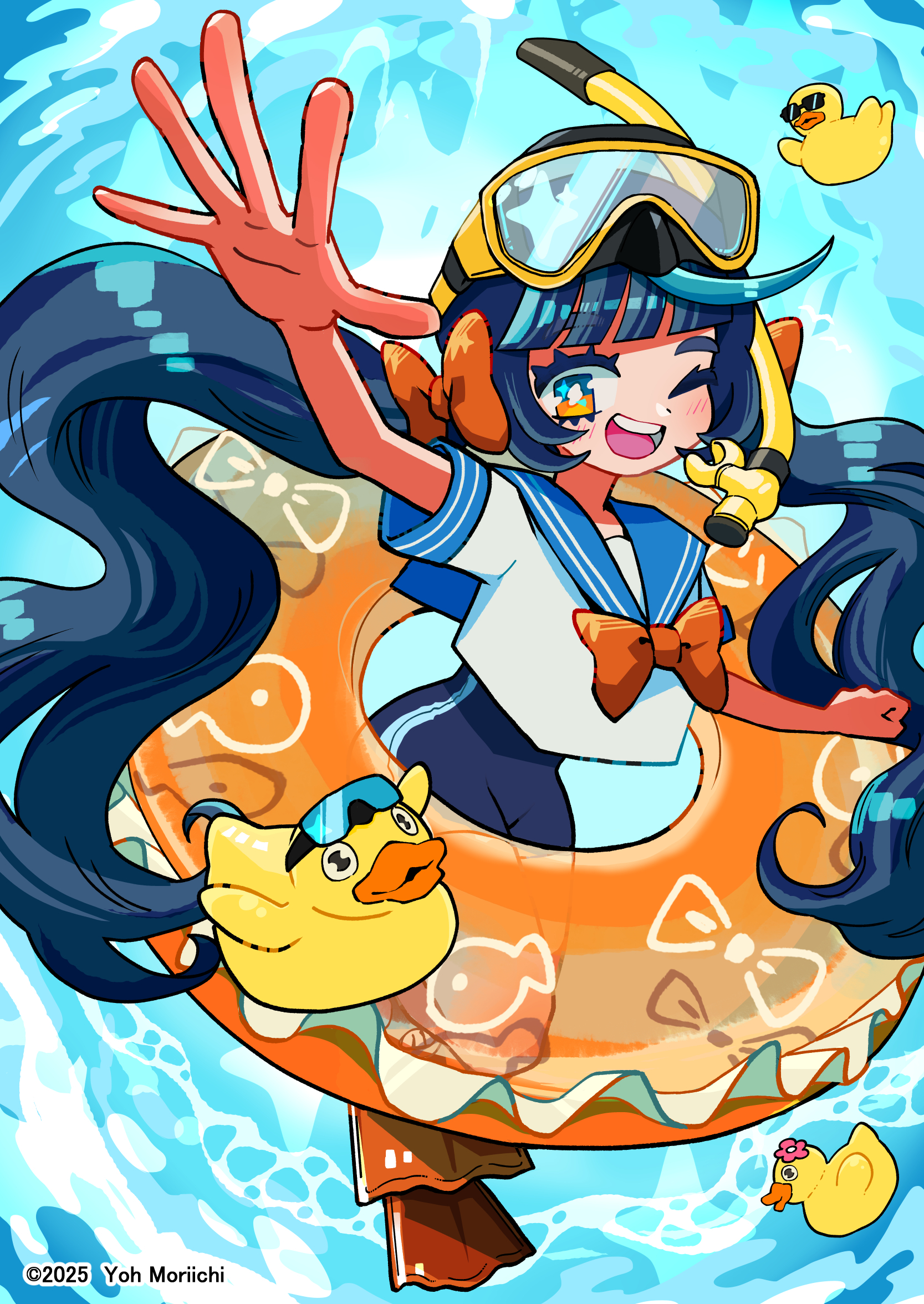 浮き輪、シュノーケル、セーラー服を身に着けたツインテールの青い髪の女の子が右手を上げてポーズをとっている、海の背景の上に黄色いアヒルが３匹飛んでいる